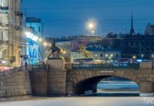 Аничков мост ночью