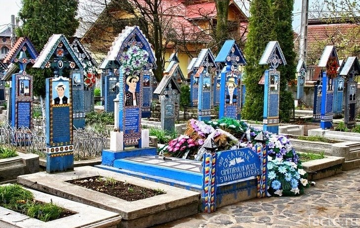 Надгробие основателя Веселого кладбища