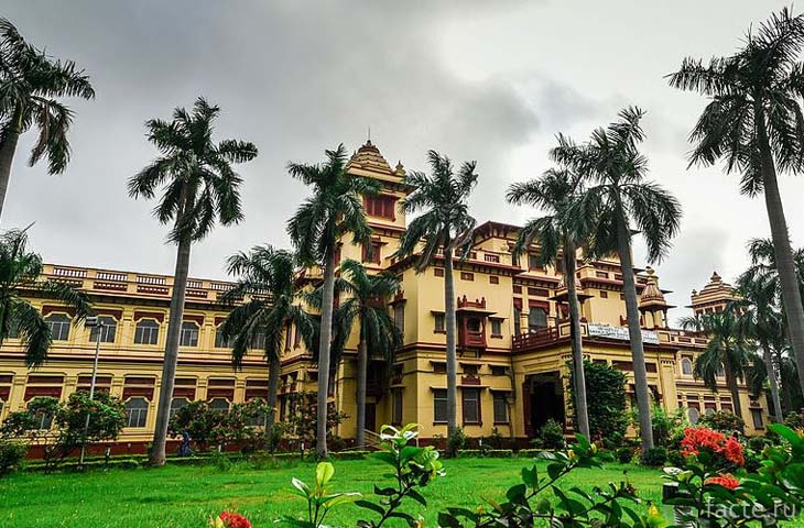 Бенаресский индуистский университет